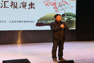 “经典润心·年华流声”——在光影交织中感悟“文理青年说”的舞台诗意
